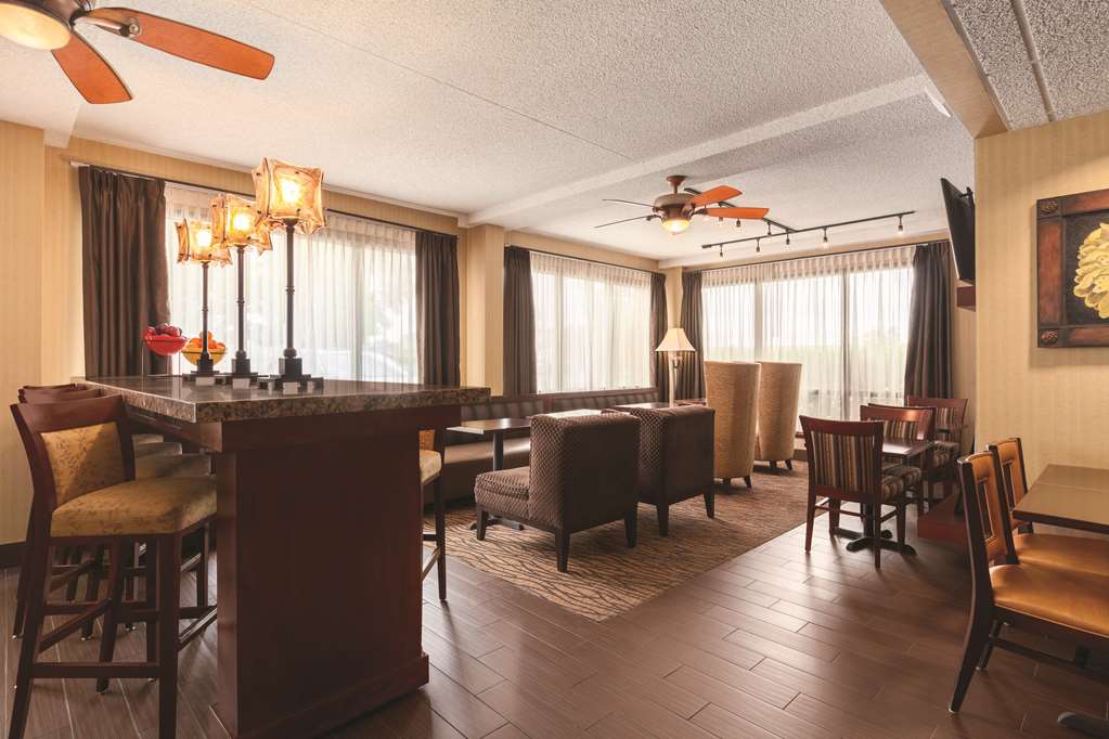 Фото Hampton Inn Des Moines-Airport