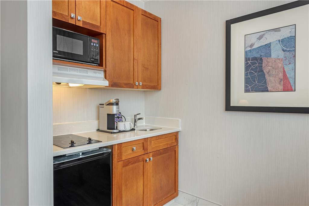 Фото Best Western Plus Suites Downtown