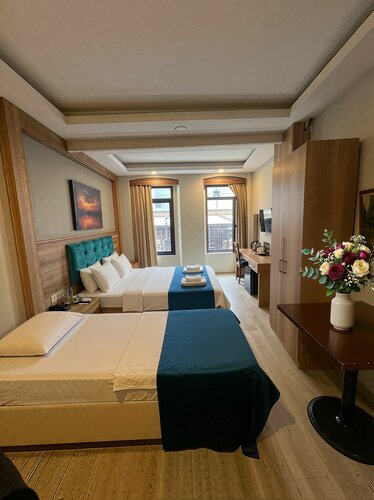 Destinia Pera Suites