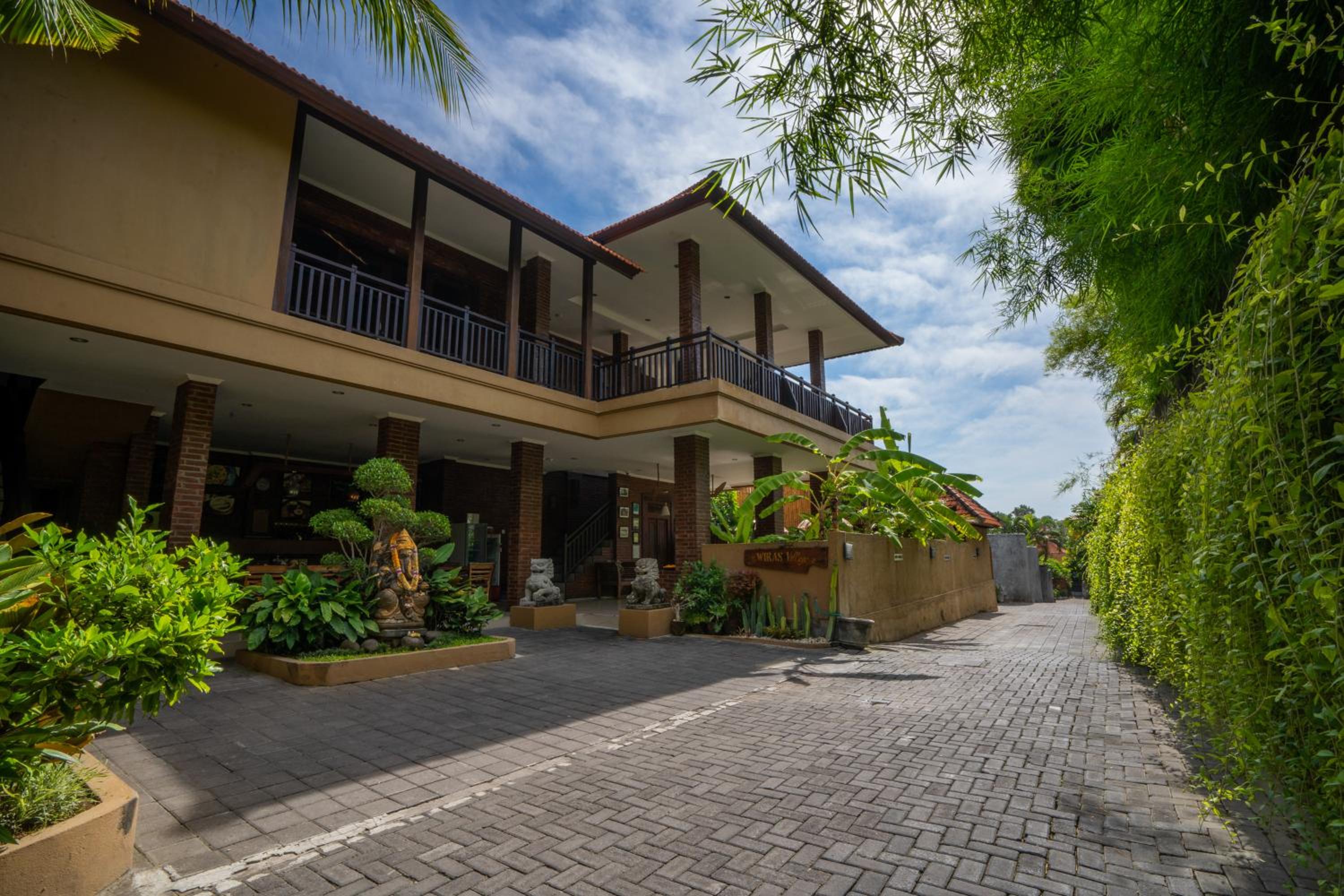 Фото Wiras Village