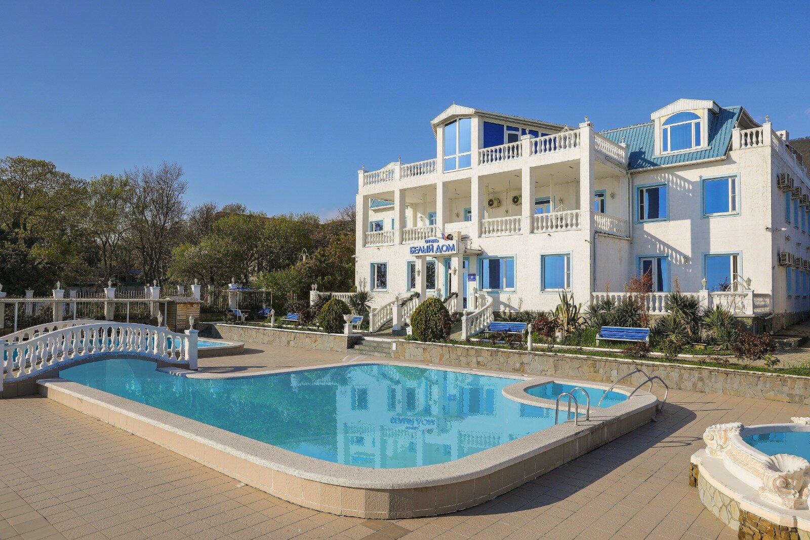 Фото отеля 3