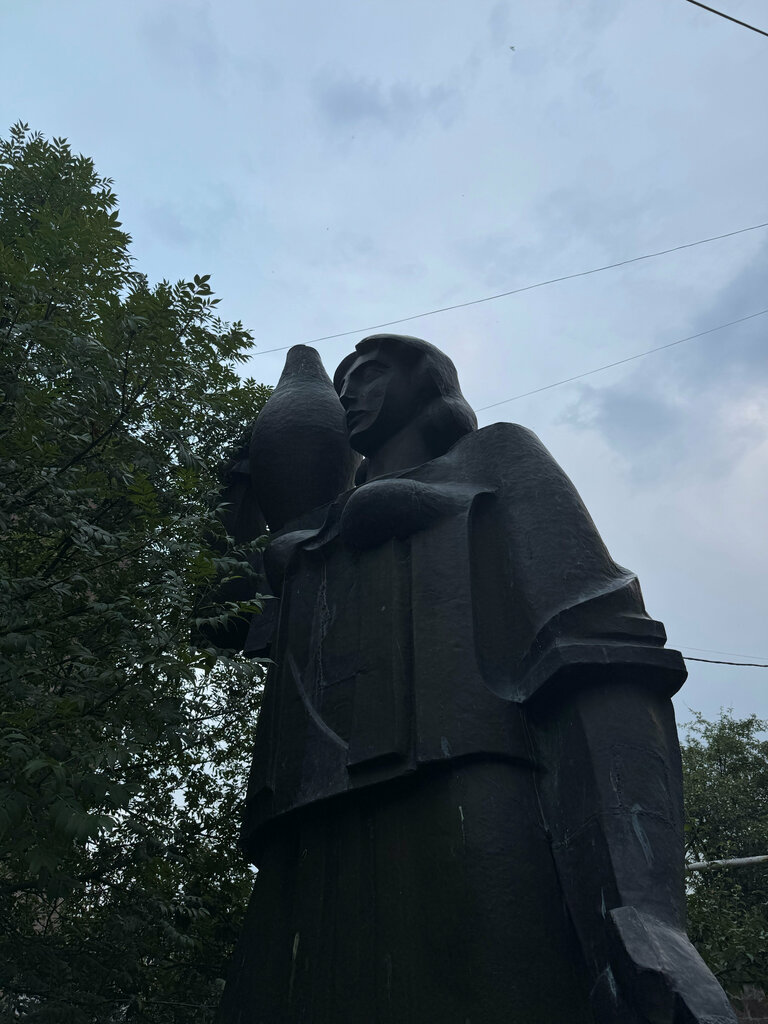 Genre sculpture Статуя поэмы Ануш Ованеса Туманяна, Vanadzor, photo