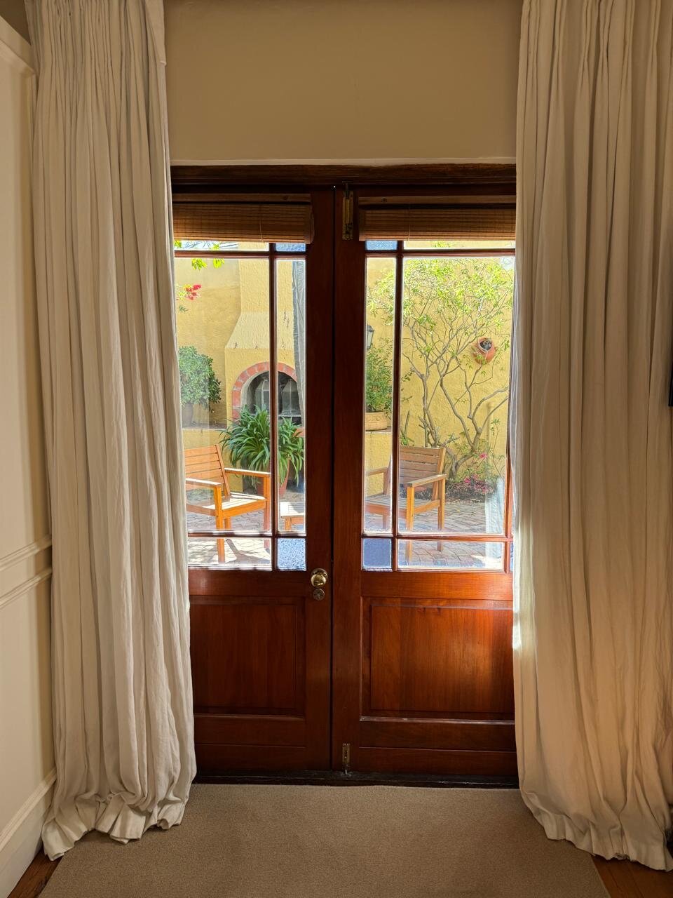 Фото La Fontaine Guest House