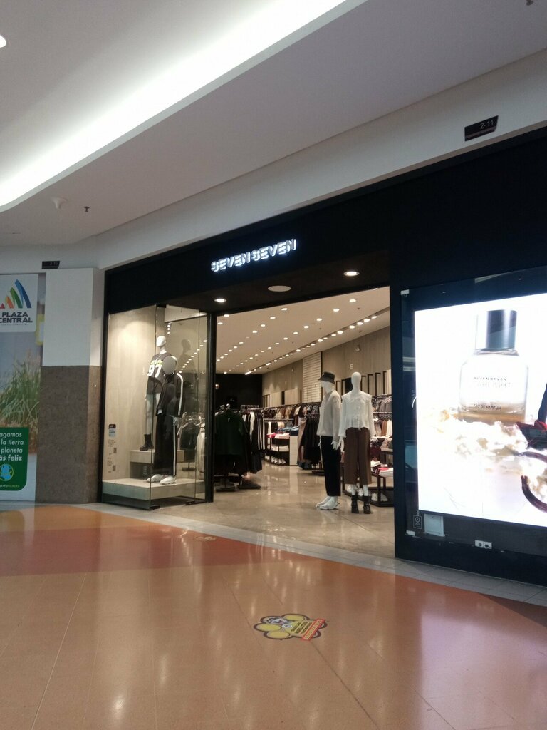 Clothing store Seven Seven, Bogota, photo