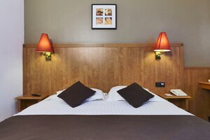 Kyriad Orleans Ouest (Centre-Val de Loire, Loiret, Arrondissement d'Orléans, La Chapelle-Saint-Mesmin, Rue de la Chistera, 20), hotel