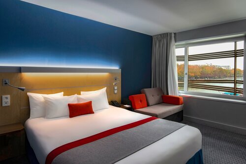 Гостиница Holiday Inn Express Paris - Canal de la Villette в Париже