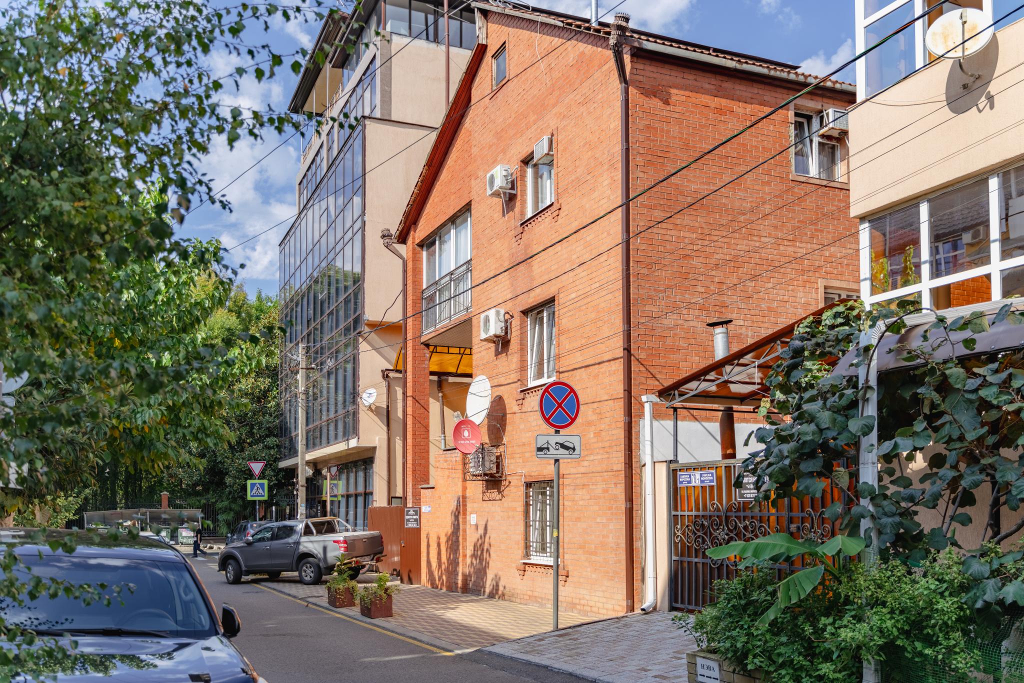 Фото отеля 2