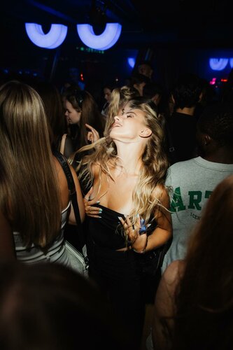 Күйеуі сыра ішуге шықты, ал әйелі есінен танып қалды.