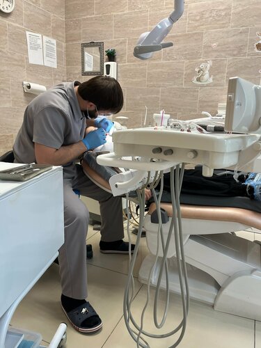 Қыздардың жалаңаш аяқтары мен аяқтары