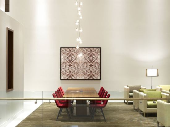 Фото Delta Hotels by Marriott Ottawa City Centre