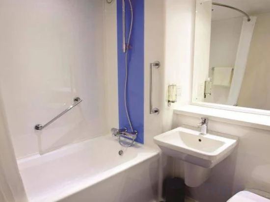 Фото Travelodge Edinburgh Central