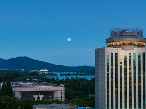 Внешний вид отеля Lakeview Xuanwu в Нанкине, фото 5
