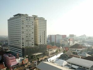 Гостиница Louis Kienne Hotel Pemuda