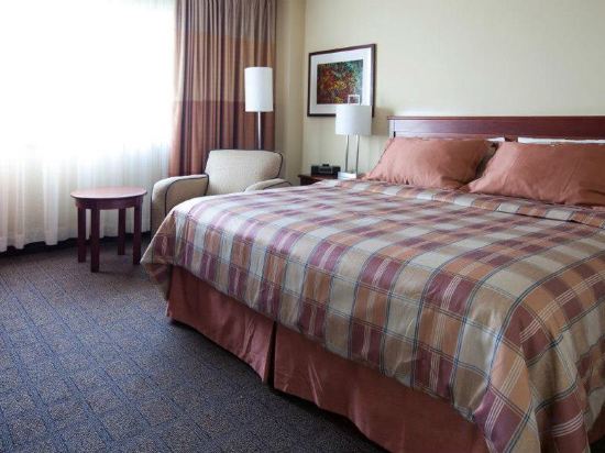 Фото The Explorer Hotel Yellowknife