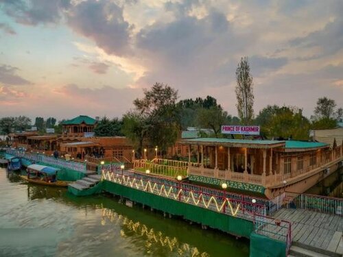 Внешний вид отеля Prince of Kashmir Luxury Houseboat в Сринагаре, фото 1