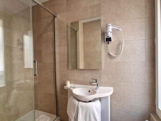 Фото Hotel D'Anjou Levallois-Perret