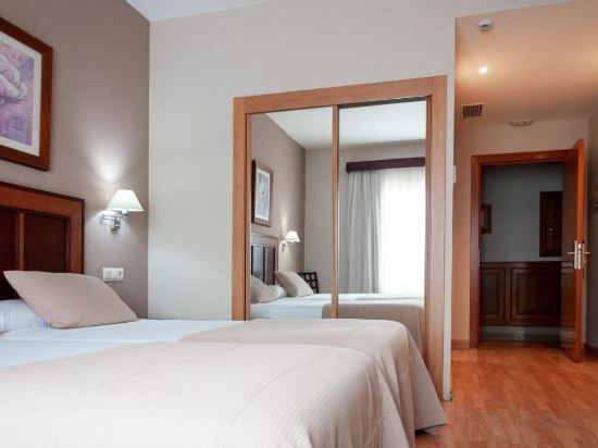 Фото Hotel Santiago de León