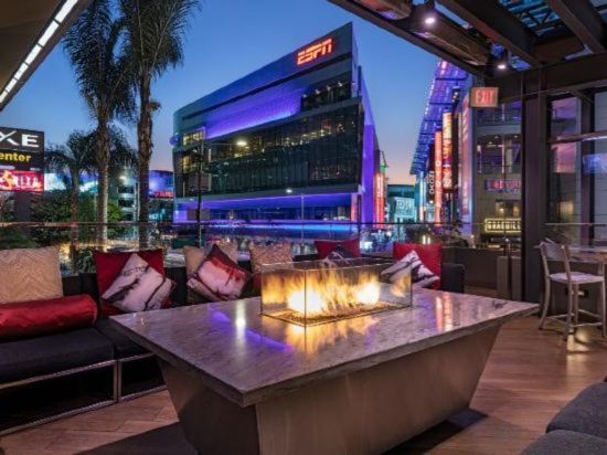 Фото E-Central Downtown Los Angeles Hotel