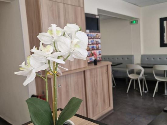 Фото Hotel D'Anjou Levallois-Perret