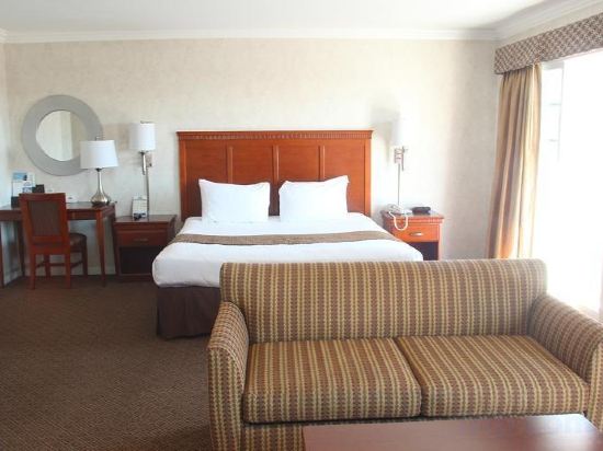 Фото Days Inn by Wyndham Santa Monica/Los Angeles