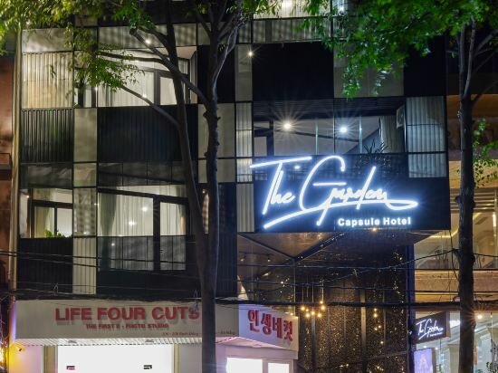 Фото The Garden Capsule Hotel