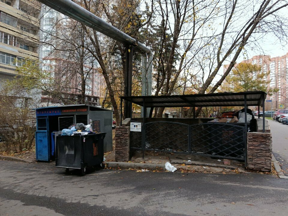 Trash and garbage disposal area Trash and garbage disposal area, Moscow, photo