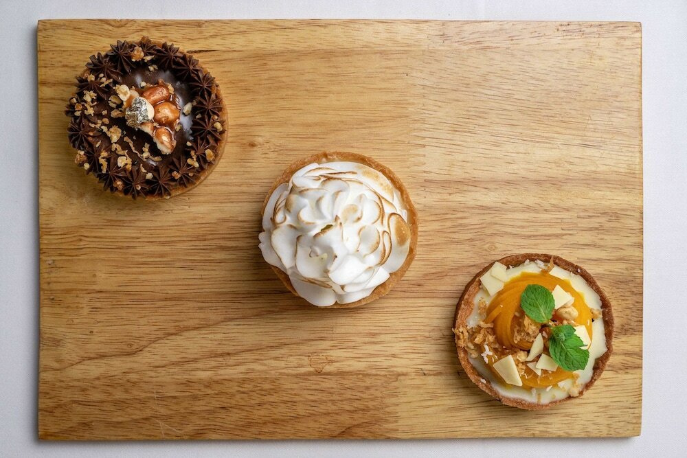 Фото The Aviary Hotel