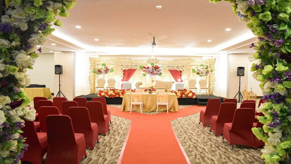 Фото Golden Tulip Essential Makassar