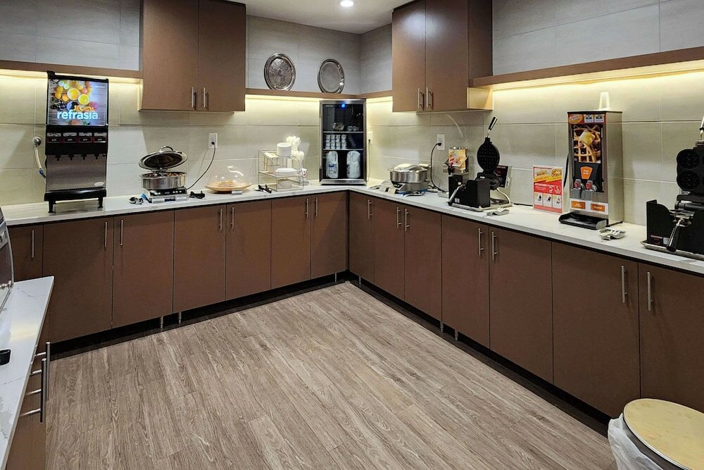 Фото Comfort Inn & Suites