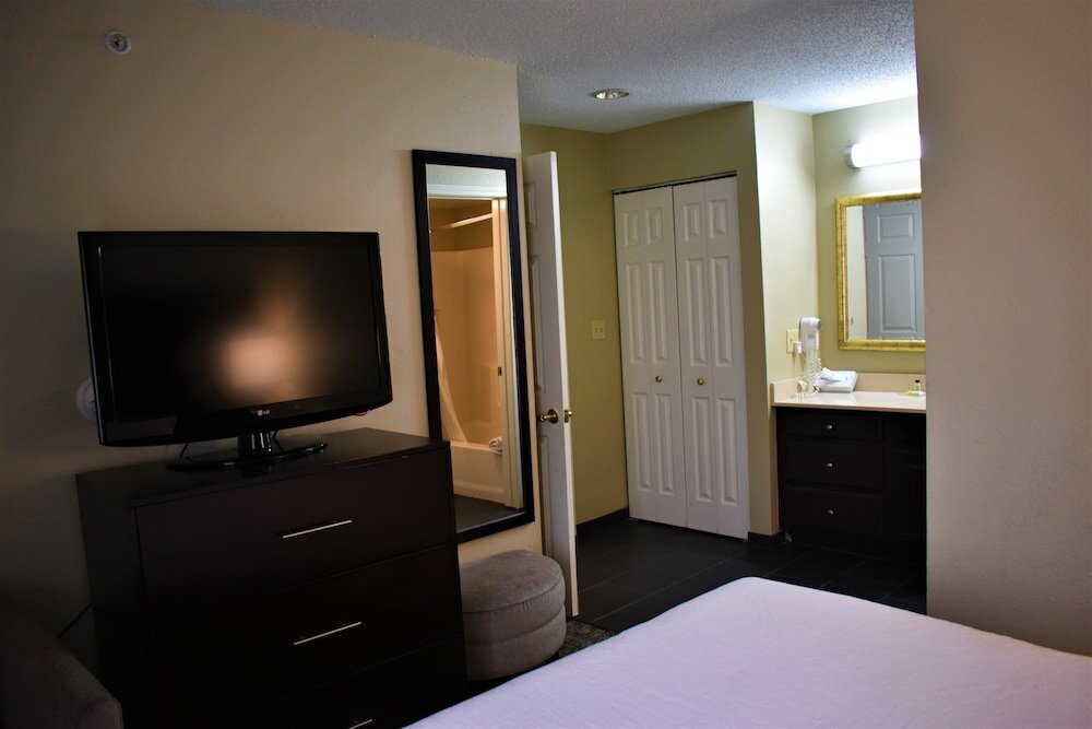 Фото Staybridge Suites Cranbury, an Ihg Hotel
