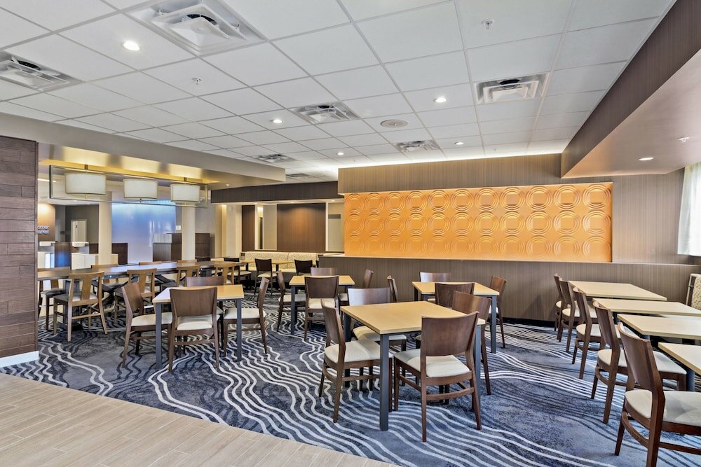 Фото Fairfield Inn & Suites by Marriott St Petersburg North