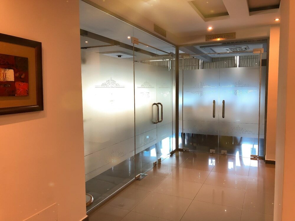 Фото Hotel Kompleksi Arifi