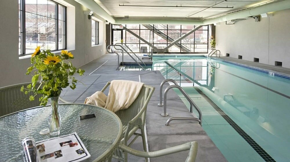 Фото Grand Eastonian Hotel & Suites