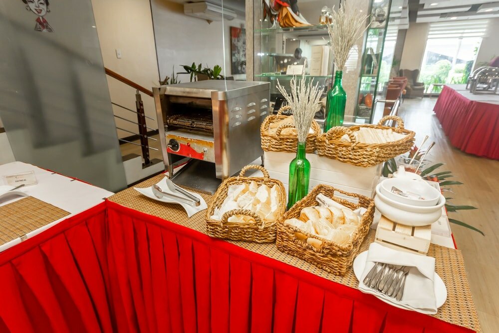 Фото Microtel by Wyndham Mall of Asia