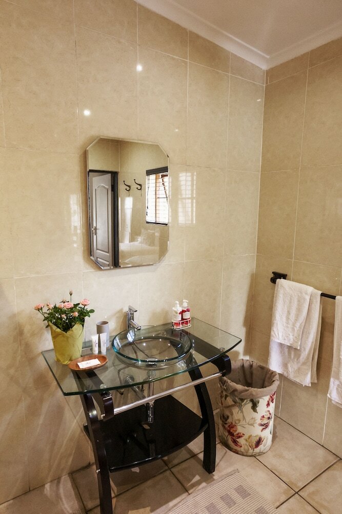 Фото Town and Country Guest House