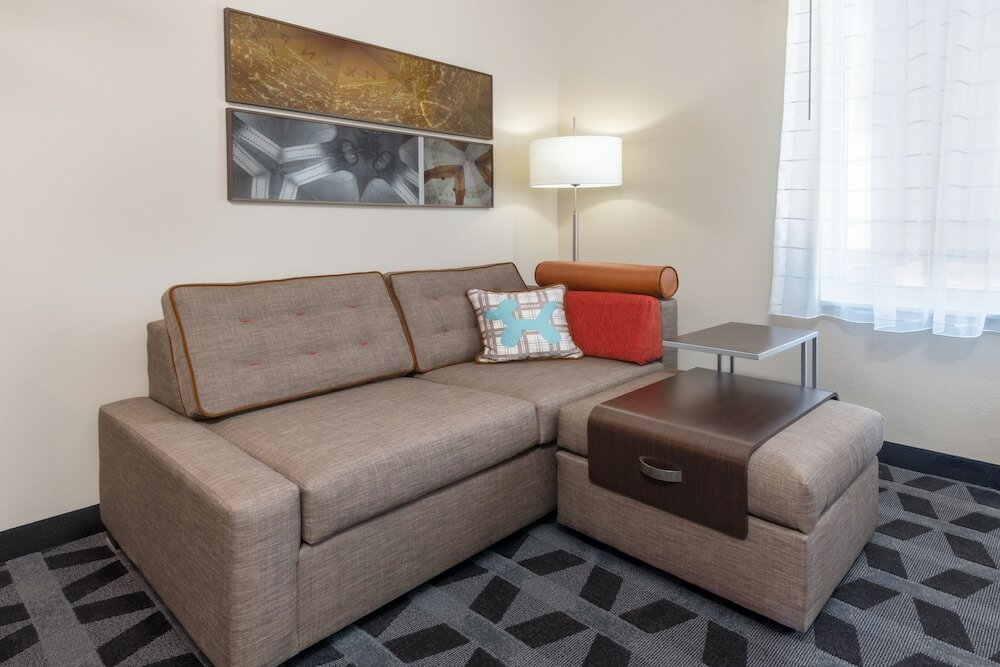 Фото TownePlace Suites by Marriott Indianapolis Airport