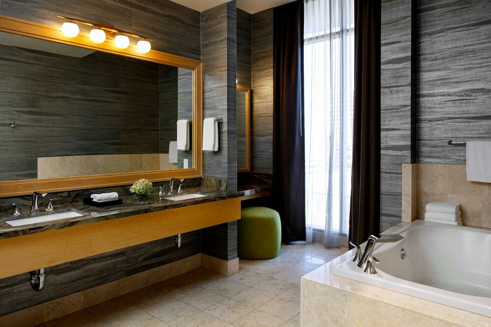 Фото Renaissance Reno Downtown Hotel & SPA