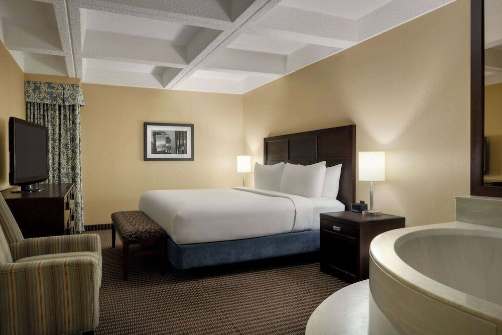 Фото Wyndham Edmonton Hotel and Conference Centre