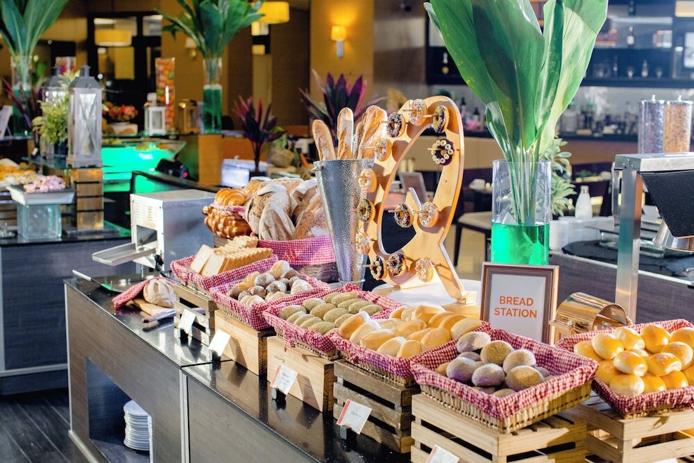 Фото Quest Hotel & Conference Center