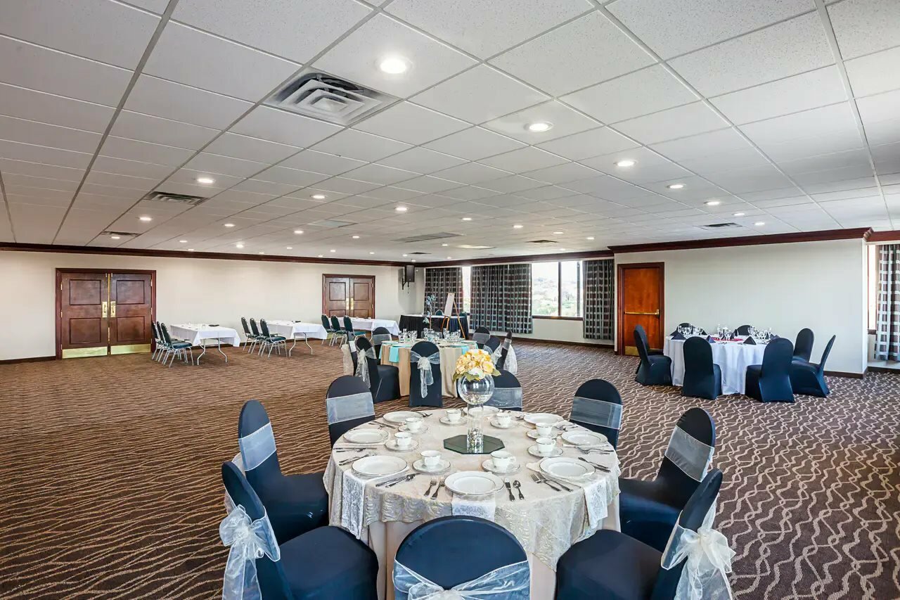 Фото Quality Inn & Suites Cincinnati Downtown