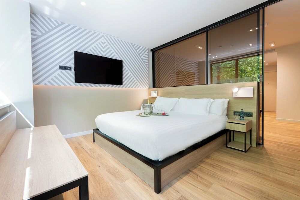 Фото Suites Plaza Hotel & Wellness Andorra