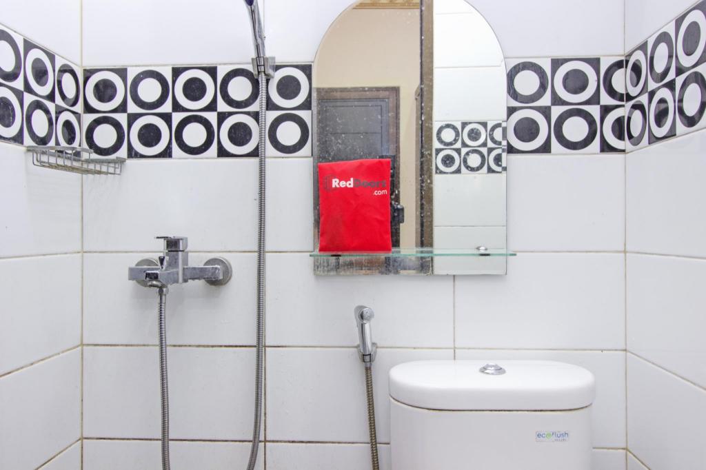 Фото RedDoorz Plus near Isola Upi