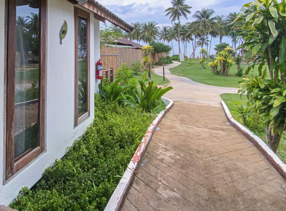 Фото Chumphon Cabana Resort