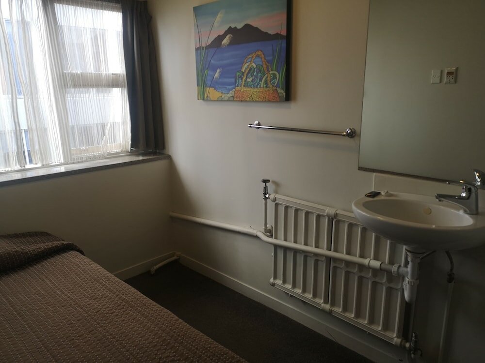 Фото Kiwi International Hotel