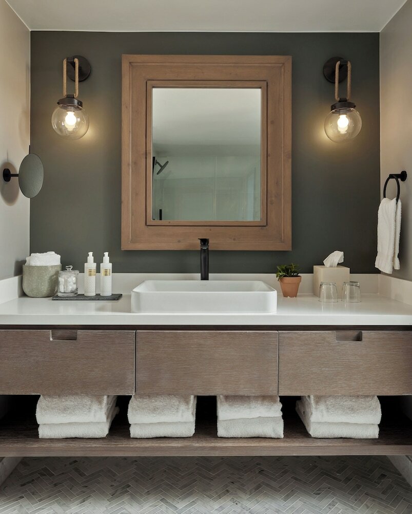 Фото Newport Harbor Island Resort