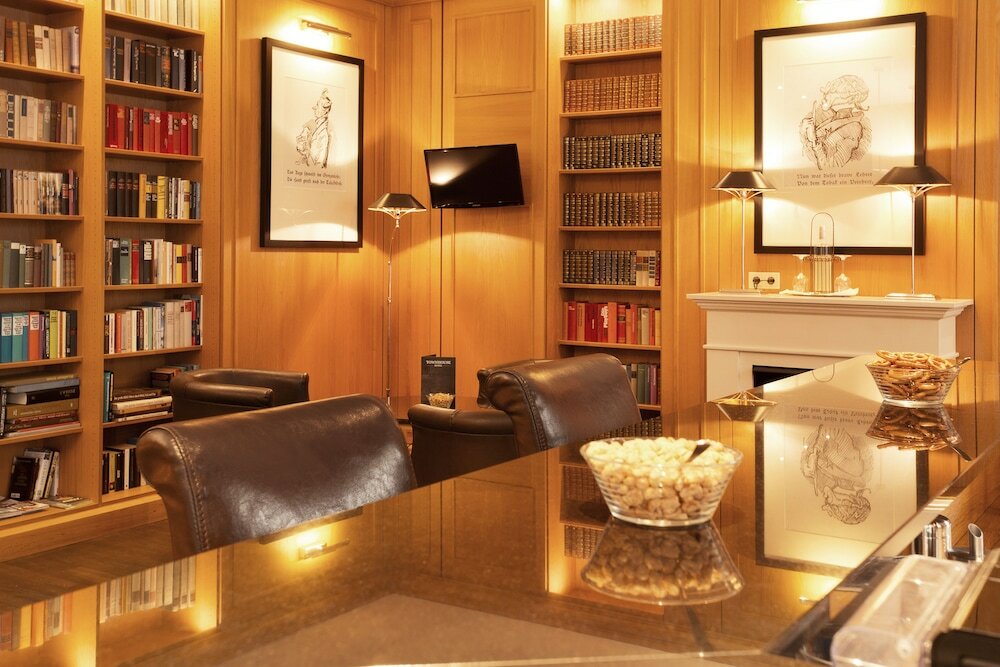 Фото Townhouse Hotel