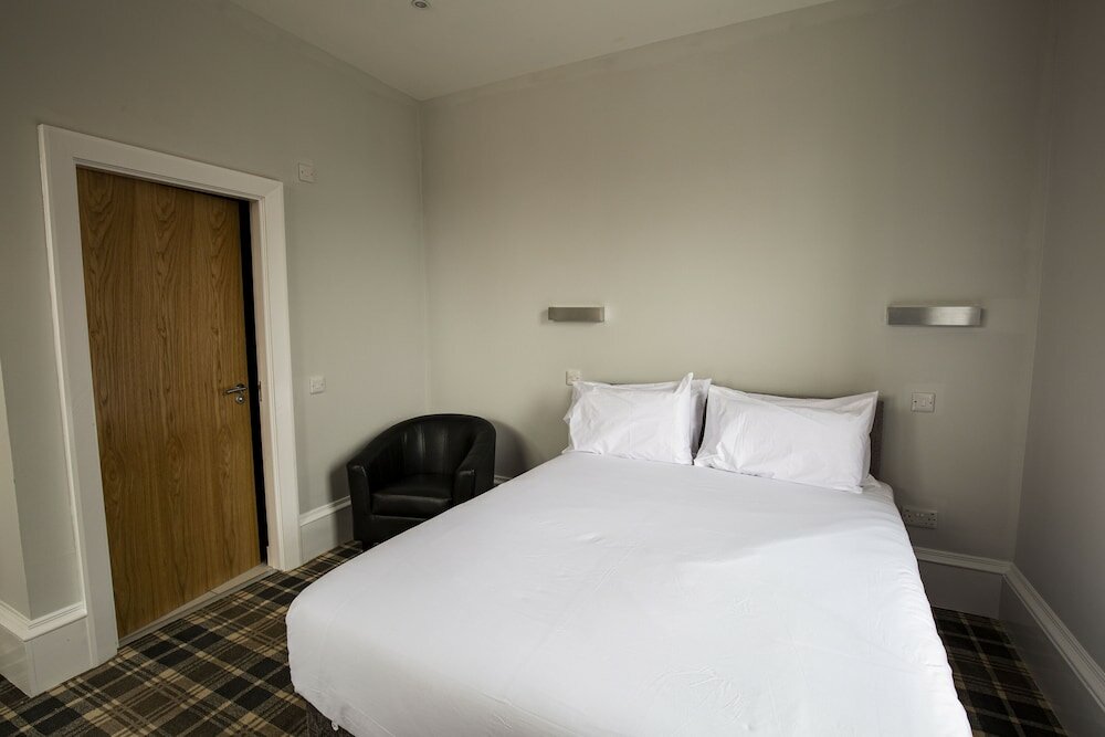 Фото Crown Court Hotel & Bar