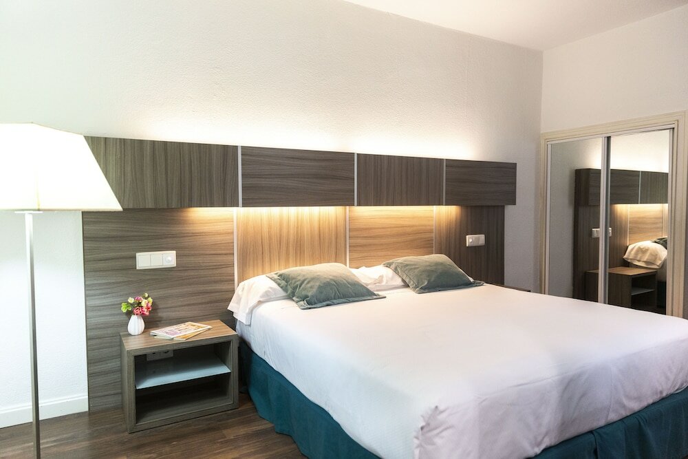 Фото Hotel Serrano by AA Hoteles