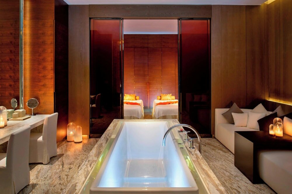 Фото W Guangzhou