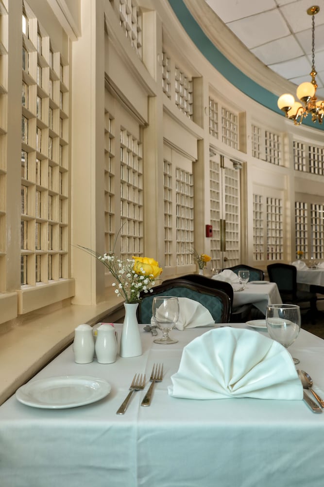 Фото Menger Hotel